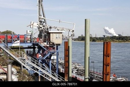 Bayer factory Krefeld-Uerdingen, chemical plant, tanker with chemicals being unloaded, North Rhine-Westphalia, Germany, Europe-stock-foto