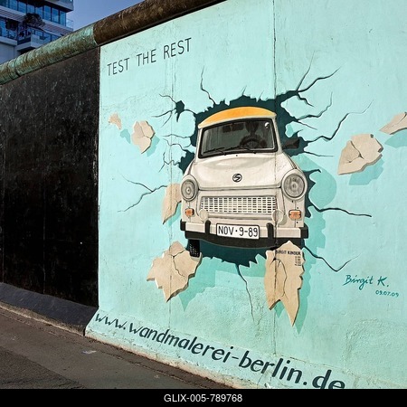 Mural on remnant of the Berlin Wall with the cardiac stress test (Test The Rest), Trabi durchbricht Mauer, artist Birgit Kinder, East Side Gallery, Berlin, Germany-stock-foto
