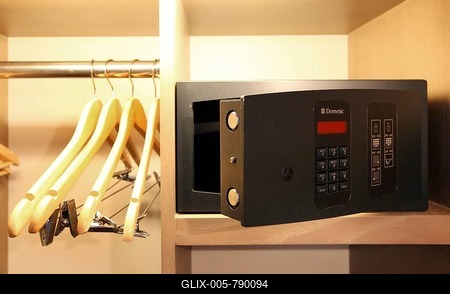 Safe in a hotel room-stock-foto