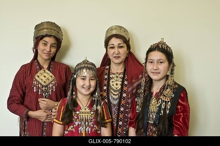 Group picture of Turkmen family in traditional costume, Turkmenistan, Central Asia-stock-foto