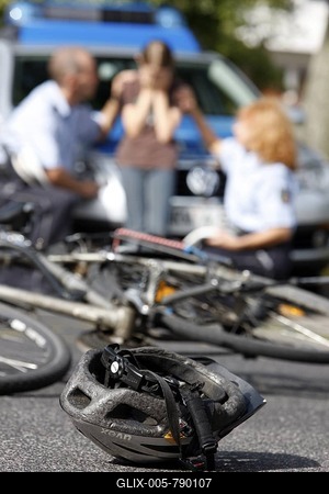 Police officers attend to the witness of a bicycle accident, victim support, emergency counselling, re-enactment, Germany, Europe-stock-foto