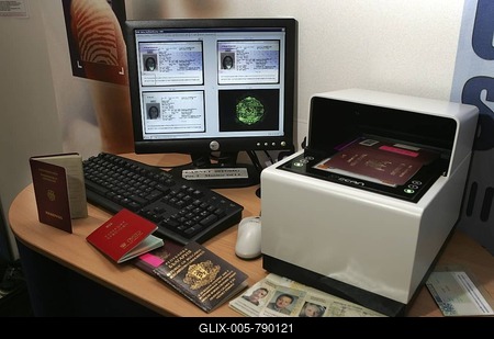 DEU, Germany, Muenster, 28.09.05 : Document verification reader Authenticator 200, Presented on the international police fair and trade show IPOMEX. |-stock-foto