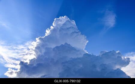 White-blue sky with thunderclouds in summer, Bavaria, Germany-stock-foto