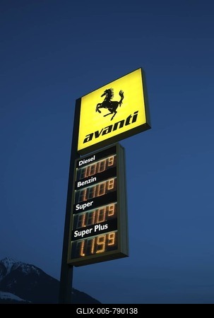 AVANTI Petrol Station, Zillertal, Tyrol, Austria, Europe-stock-foto
