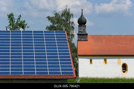 Photovoltaic system, solar power station on the roof of a farm building near Plattling, Lower Bavaria, Bavaria, Germany, Europe-stock-foto