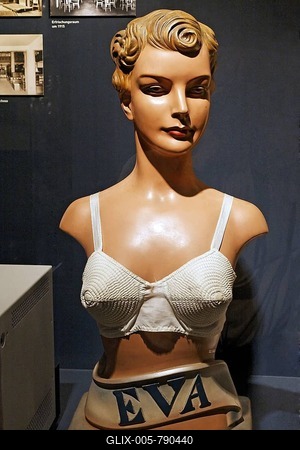 Female mannequin in a bra from around 1925, Eva brand, new Ruhr Museum, UNESCO World Heritage Site Zeche Zollverein, Essen, Ruhrgebiet region, North Rhine-Westphalia, Germany, Europe-stock-foto