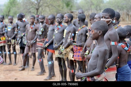 Young warriors from the Hamar tribe during their initiation rite, bull-leaping ceremony, southern Omo Valley, Ethiopia, Africa-stock-foto