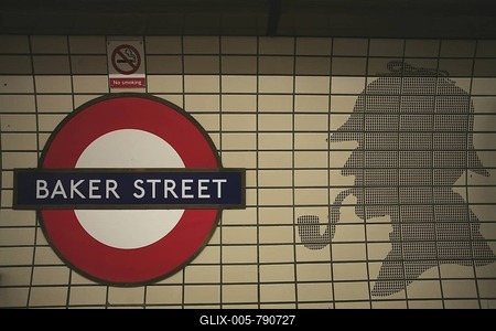 Tiles depicting Sherlock Holmes and tube logo at Baker Street underground station, London, England, UK, Europe-stock-foto