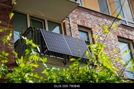 Balcony power plant on a house in Düsseldorf, Germany-stock-foto
