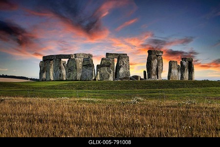 Stonehenge, Neolithic stone circle at sunset, Salisbury Plain, Wiltshire, England, United Kingdom-stock-foto