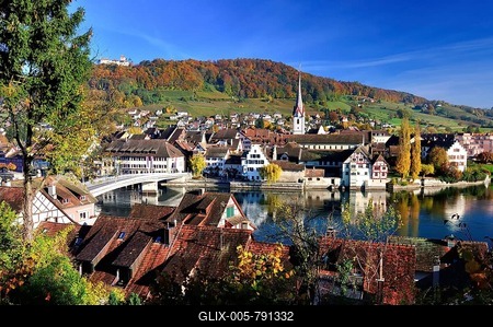 Townview with Hohenklingen Castle in autumn, Stein am Rhein, Canton of Schaffhausen, Switzerland-stock-foto