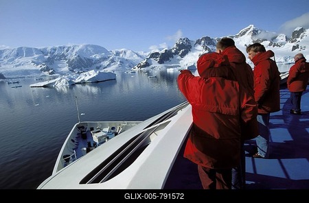 Tourists on cruise ship in Paradise Bay, Graham Land, Antarctic Peninsula, Antarctica-stock-foto