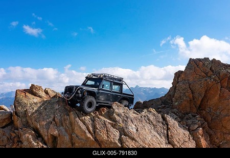 James Bond Erlebniswelt 007 Elements Land Rover Defender at the top of the Gaislachkogelbahn, Sölden, Ötztal Alps, Ötztal, Tyrol, Austria-stock-foto