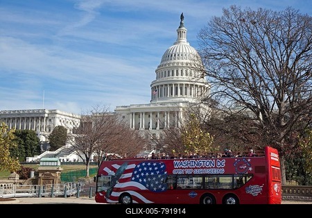 A sightseeing bus at the U.S. Capitol, Washington, DC, USA-stock-foto