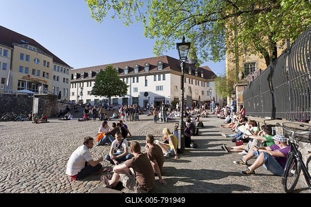 Augustinerplatz square, students, student life, Freiburg im Breisgau, Black Forest, Baden-Wuerttemberg, Germany, Europe-stock-foto