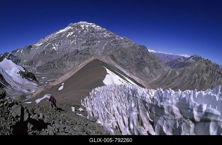 Female climber near a penitentes field with Aconcagua westface in the background Mendoza Argentina-stock-foto