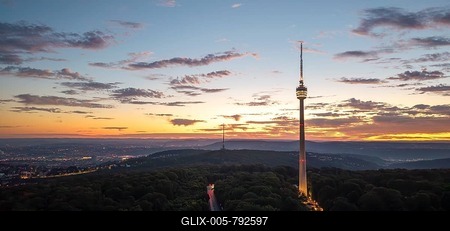 TV tower above wooded area at sunrise with dramatic sky, Stuttgart-Degerloch, Baden-Württemberg, Germany-stock-foto