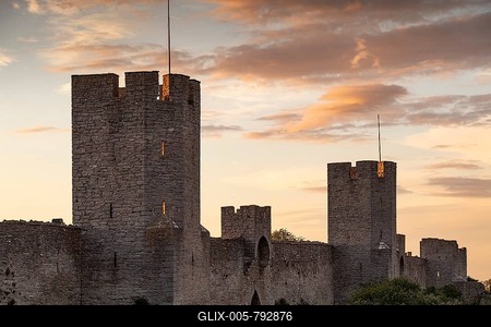 Medieval city wall with defensive towers, Unesco World Heritage Site, Visby, Gotland Island, Sweden-stock-foto