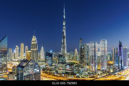Burj Khalifa skyline tallest building in the world from above in Downtown at night in Dubai, United Arab Emirates-stock-foto