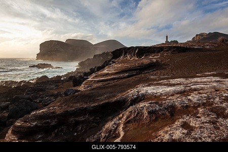 Volcanic landscape, Vulcão dos Capelinhos, Ponta dos Capelinhos, back right lighthouse, evening light, Capelo, island of Faial, Azores, Portugal-stock-foto