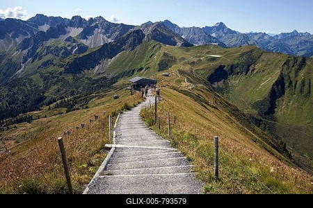 Ridge hiking trail from the summit station Fellhornbahn to the summit Fellhorn, behind Allgäuer Alps, Oberstdorf, Oberallgäu, Allgäu, Bavaria, Germany-stock-foto
