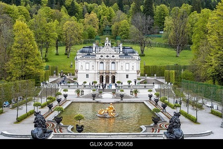 Royal Villa Linderhof Palace with fountain, municipality of Ettal, district of Garmisch Partenkirchen, Upper Bavaria, Bavaria, Germany-stock-foto