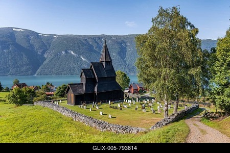 Urnes Stave Church and Cemetery, UNESCO World Heritage Site, Romanesque church from ca. 1130, Vestland, Norway-stock-foto
