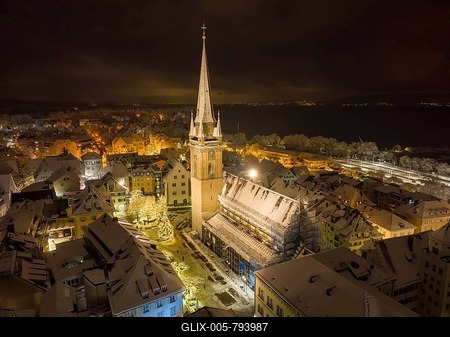 Aerial view, night view of the snow-covered and Christmas-lit old town of Radolfzell on Lake Constance, with the cathedral and market square, district of Constance, Baden-Württemberg, Germany-stock-foto