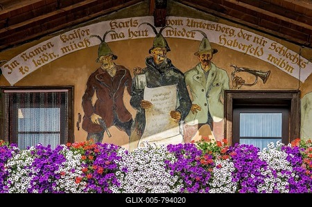 Farmhouse gable with Lüftlmalerei wall paintings and floral decoration, Miesbach, Upper Bavaria, Bavaria, Germany-stock-foto