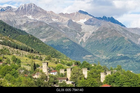 Traditional Svanetian towers in Shkhara Mountains, Legeri Village, Mestia, Svaneti region, Georgia-stock-foto