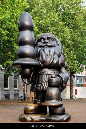 ROTTERDAM, NETHERLANDS, MAY 25, 2018: Santa Claus sculpture, aka Buttplug Gnome, is a 2001 statue by Paul McCarthy in Rotterdam, The Netherlands-stock-foto