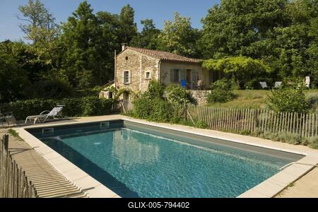Old brick holiday home with swimming pool, Le Poët-Laval, Plus beaux villages de France, Département Drôme, Auvergne-Rhône-Alpes, Provence, France-stock-foto