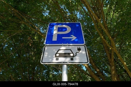 Car power charging station sign, Autobahnraststätte Renchtal West, Appenweier, Baden-Württemberg, Germany-stock-foto