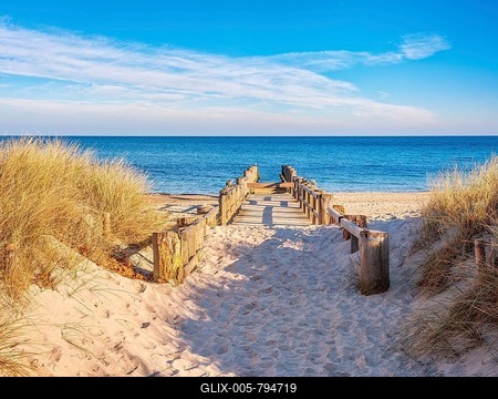 Beach access and old jetty on the beach of the Baltic Sea, Baltic resort Kühlungsborn, Mecklenburg-Western Pomerania, Germany-stock-foto