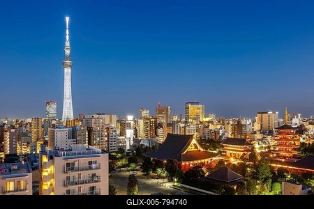 Tokyo SkyTree tower with the skyline skyscrapers at night in Tokyo, Japan-stock-foto