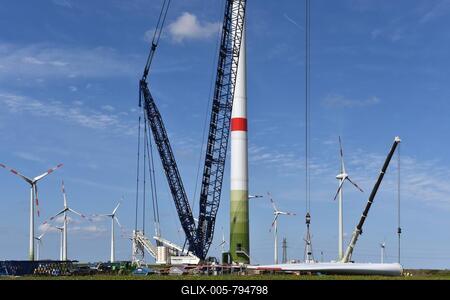 Erection of a wind turbine, wind turbines with a crane, Schleswig-Holstein, Germany-stock-foto