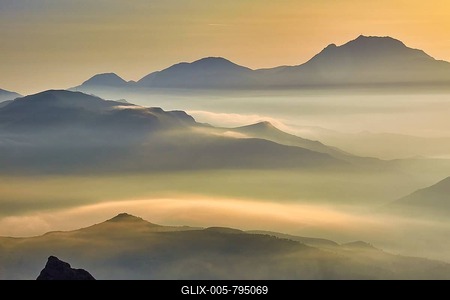 Dawn, fog between mountain ranges, close, morning fog, Between Pachia Ammos and Ierapetra, Lassithi province, Crete, Greece-stock-foto