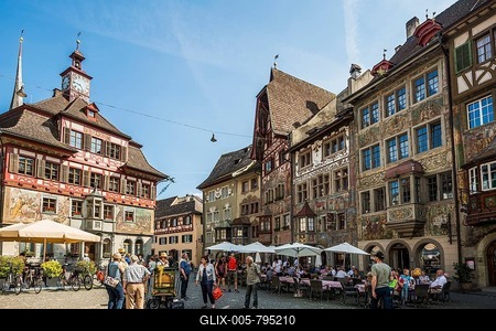 Market square with town hall and historic painted houses, historic centre, Stein am Rhein, Canton of Schaffhausen, Switzerland-stock-foto