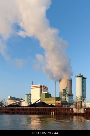 Trianel coal-fired power plant on the Datteln-Hamm Canal, Lünen, Ruhr Area, North Rhine-Westphalia, Germany-stock-foto