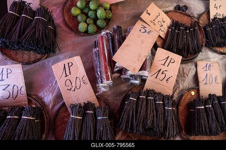 Vanilla, vanilla beans (Vanilla planifolia) for sale at the weekly market in Saint Paul, Reunion-stock-foto