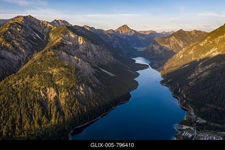 View from the summit of Schönjöchl to Plansee and mountains at morning sun, morning atmosphere, Tyrol, Austria-stock-foto