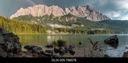 Rocks on the shore, Eibsee lake in front of Zugspitze massif with Zugspitze with rainbow, Wetterstein range, near Grainau, Upper Bavaria, Bavaria, Germany-stock-foto