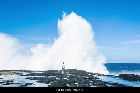 Tourist enjoying the huge waves in the Alofaaga blowholes on the south of Savai´i, Samoa, South Pacific-stock-foto