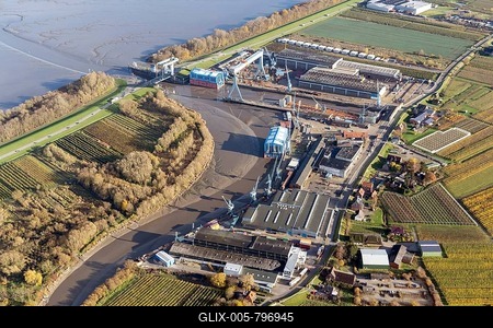 Insolvent Bella Sietas Shipyard, industry, aerial photograph, aerial view, economy, production, shipbuilding, shipbuilding, construction, build, manufacture, production, Pella Shipyard, Russian investor, Pella Sietas Cranz, Neuenfelde, Hamburg, Germany-stock-foto