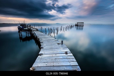Landing stage in the calm sea, evening mood, Carrasqueira, Alcacer do sal, Portugal-stock-foto