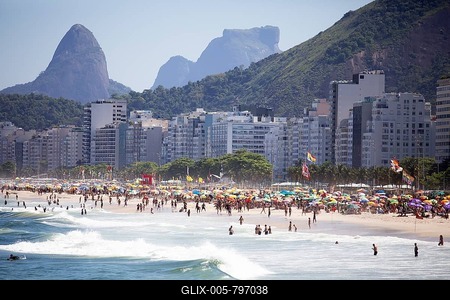 Copacabana beach with the mountains in the background, Rio de Janeiro, State of Rio de Janeiro, Brazil-stock-foto