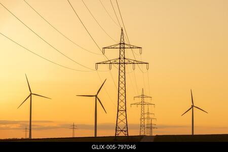 Wind farm, wind turbine, wind turbines, high-voltage pylons, overhead power lines, dusk, Swabian Alb, Baden-Württemberg, Germany-stock-foto