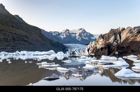 Svínafellsjökull glacier, Hvannadalshnúkur mountain in the back, Vatnajökull National Park, Skaftafell, South Iceland, Iceland-stock-foto