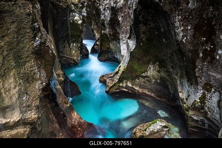 River Soca flows through narrow canyon, Soca Valley, Triglav National Park, Bovec, Slovenia-stock-foto