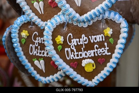 Gingerbread hearts at a candy stand at the Oktoberfest, Munich, Bavaria, Germany-stock-foto